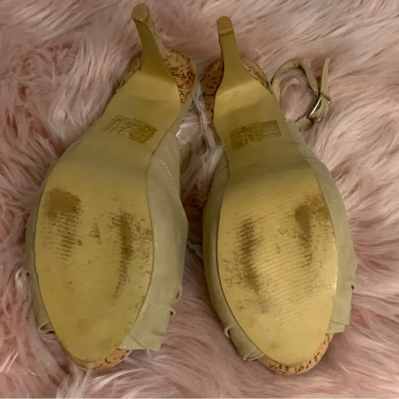 A.CO WOMANS BEIGE SIZE 10 with cork on base and heel look amazing - Picture 7 of 11
